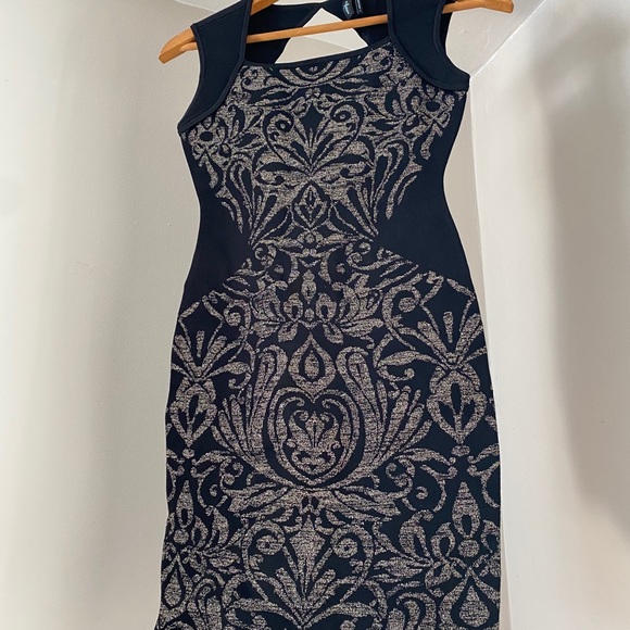 Gold embroidered dress from marciano collection. - Picture 9 of 9